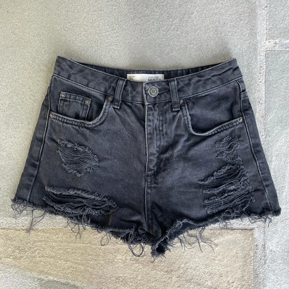 Black Topshop Distressed Shorts - Picture 1 of 3
